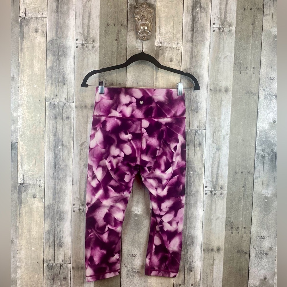 Lululemon Wunder Under Crop (Hi-Rise) 21" in Blush Blossom Size 6. - Picture 2 of 14